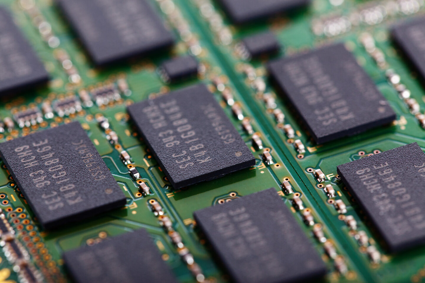 UST, Kaynes to Invest ₹3,330 Crore for Gujarat’s First Major Semiconductor OSAT Plant