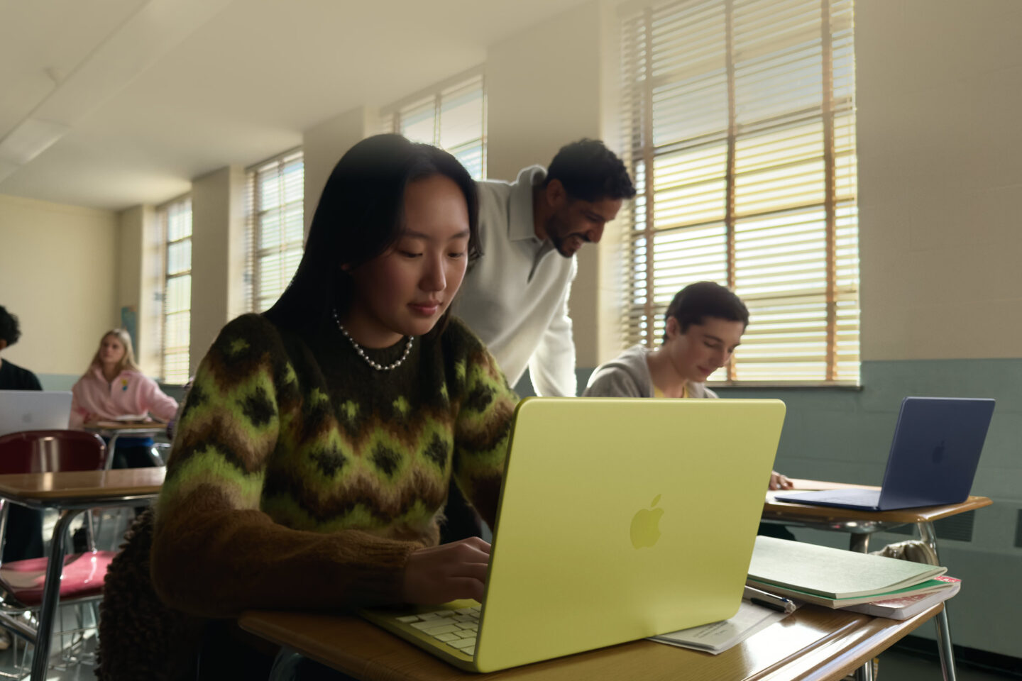 Apple MacBook Neo vs MacBook Air: New Entry-Level Laptop Reshapes Student Market