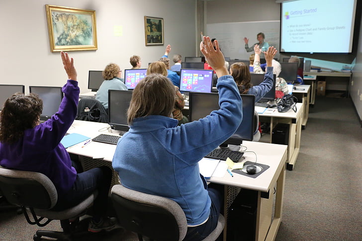 University of Chicago Law Bans Laptops and Phones in 1L Classrooms to Curb AI Use
